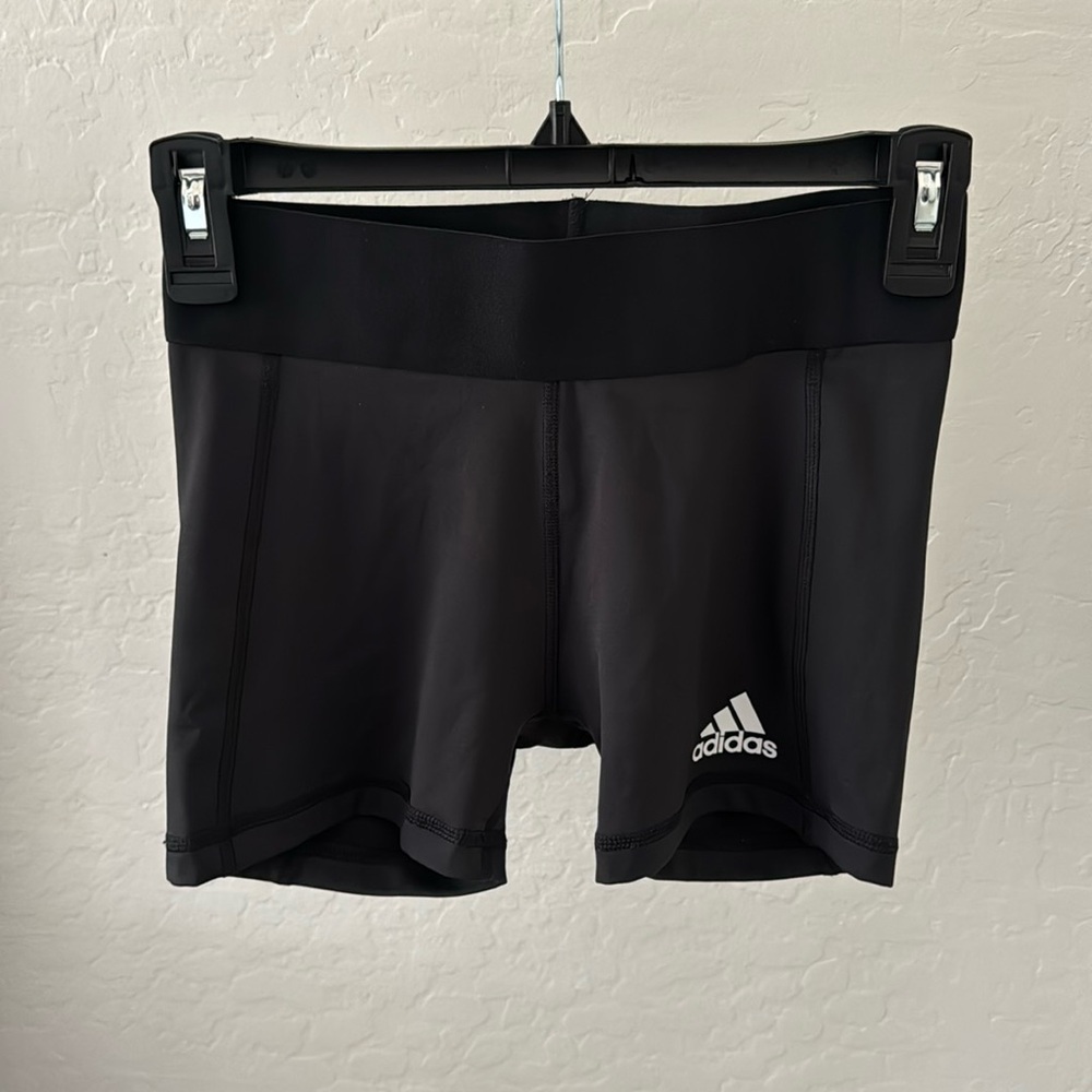 Adidas techfit volleyball 3” volleyball shorts